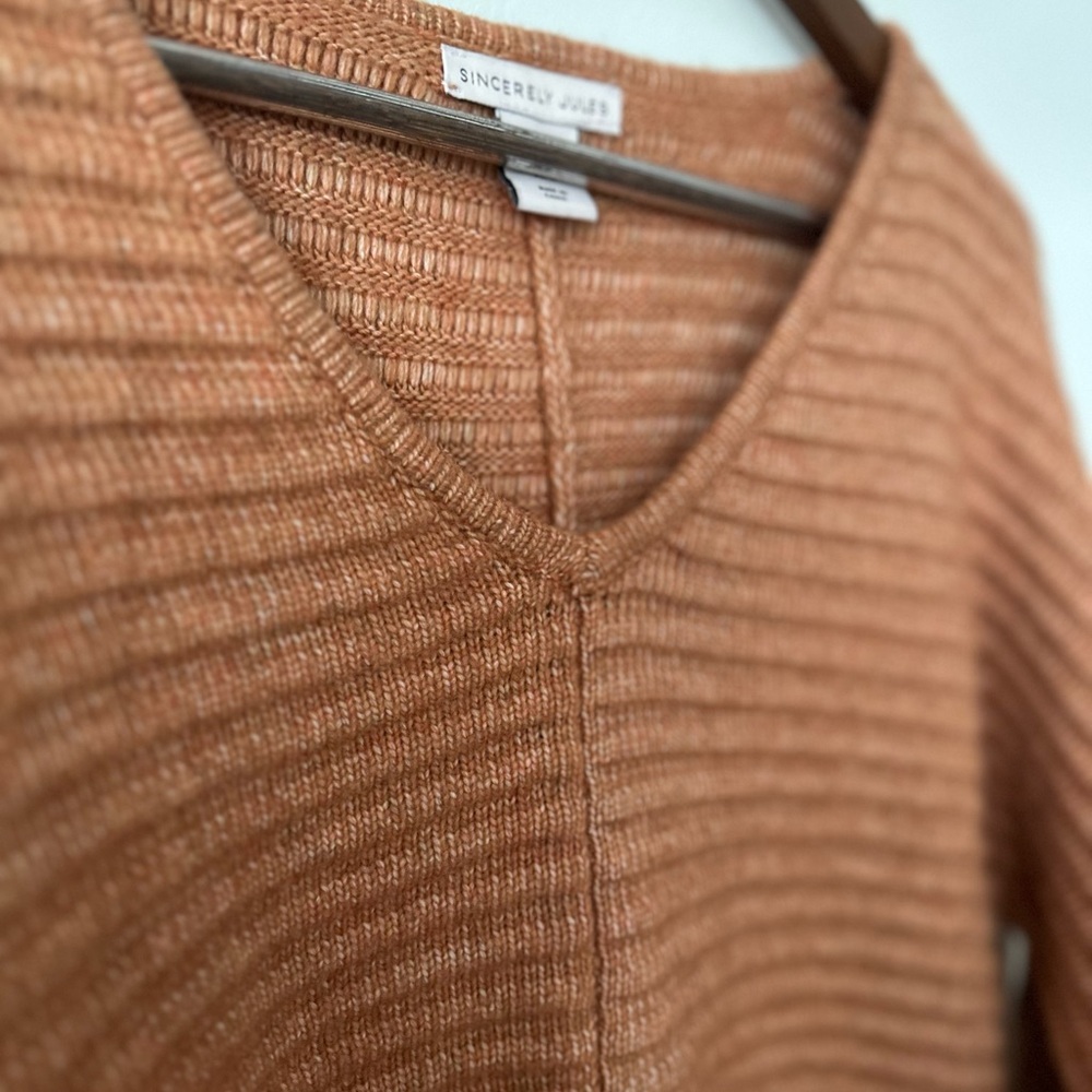 Cropped Sincerely Jules Rust Orange Ribbed V-Neck Sweater - Size Small - Picture 7 of 7